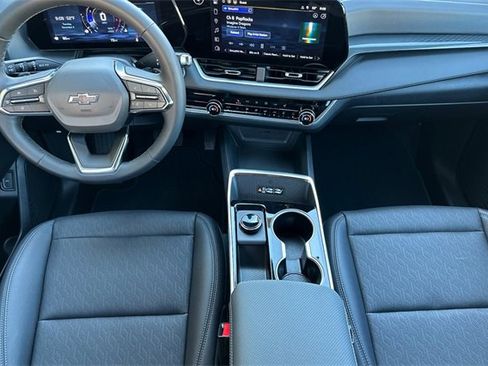 Used 2026 Chevrolet Equinox LT w/ Convenience Package II image 18