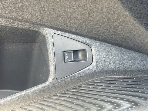 Used 2025 Volkswagen Jetta SE FWD image 12