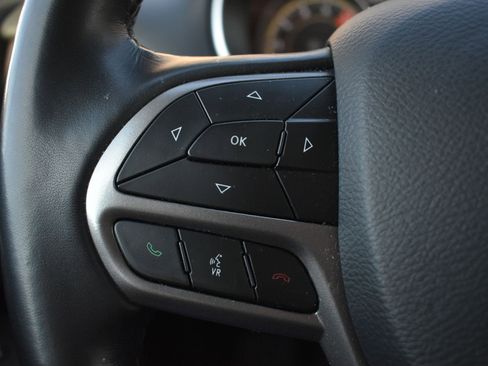 Used 2021 Jeep Cherokee Latitude Lux w/ Comfort/Convenience Group image 19