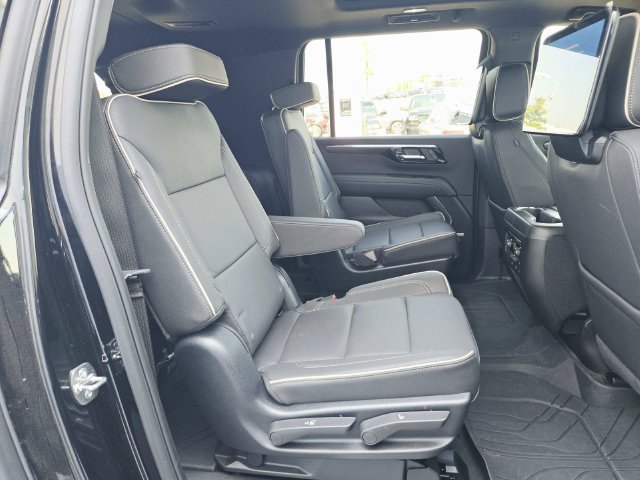 New 2025 Chevrolet Suburban Premier AWD/4WD image 18