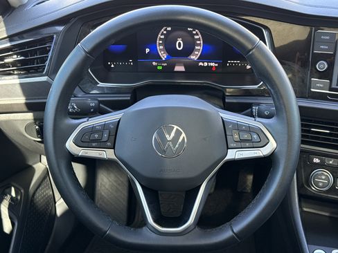 Used 2023 Volkswagen Jetta SE w/ Panoramic Sunroof Package image 18