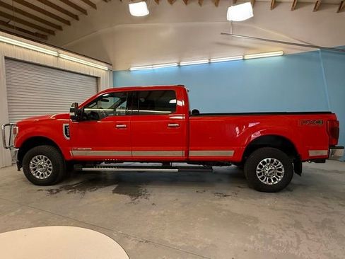 Used 2022 Ford F350 XLT w/ XLT Premium Package image 4