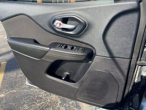 Used 2016 Jeep Cherokee Latitude w/ Comfort/Convenience Group image 19