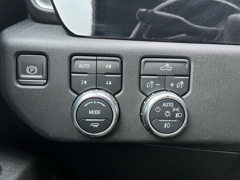 Used 2022 GMC Sierra 1500 Elevation image 18