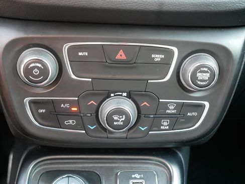 Used 2019 Jeep Compass Trailhawk w/ Leather Interior Group AWD/4WD image 23