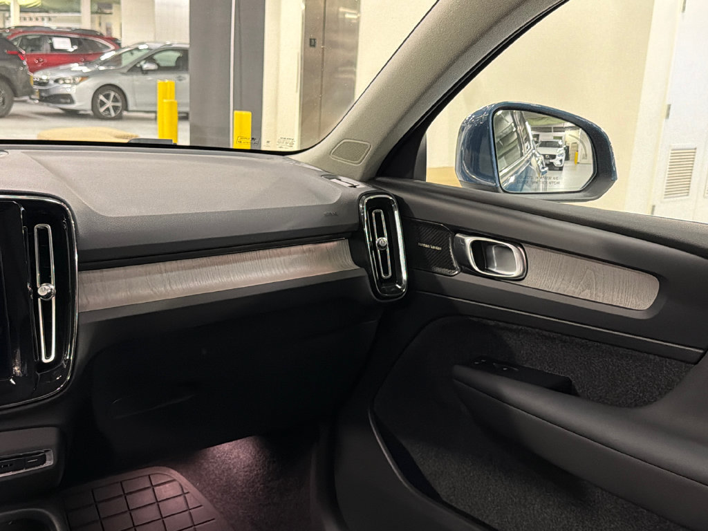Certified 2024 Volvo XC40 B5 Plus w/ Protection Package Premier AWD/4WD image 24