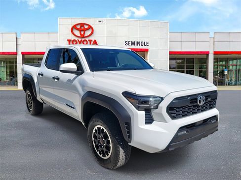Used 2025 Toyota Tacoma TRD Off-Road image 2