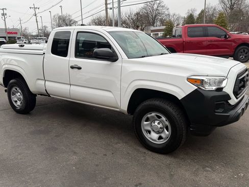 Used 2020 Toyota Tacoma SR image 4