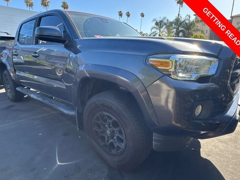 Used 2019 Toyota Tacoma SR5 RWD image 2