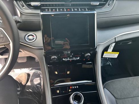 New 2025 Jeep Grand Cherokee Altitude image 16