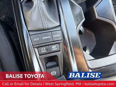 Used 2025 Toyota Camry LE w/ Convenience Package image 19