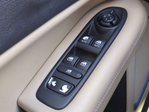 Used 2018 Jeep Compass Sport w/ Tech Group image 21