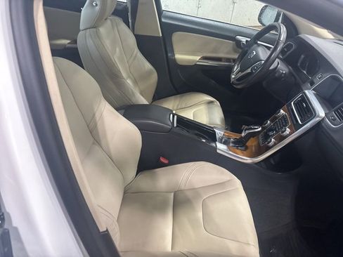 Used 2016 Volvo S60 T5 Inscription Platinum w/ Climate Package image 12