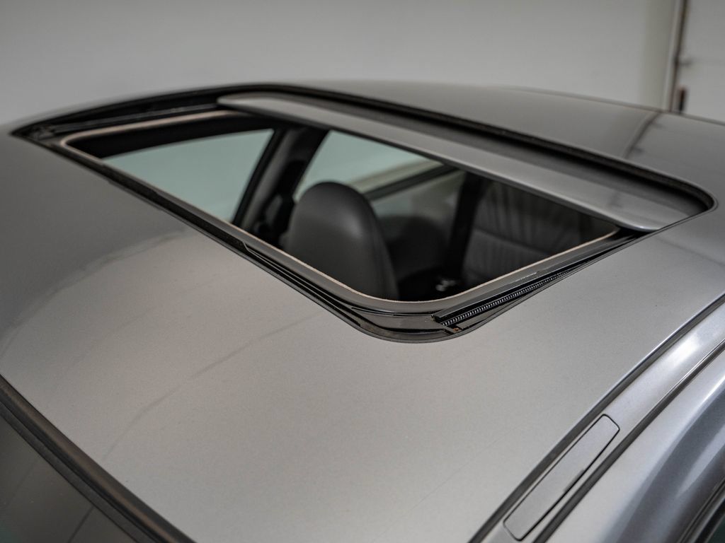 Used 2002 Porsche 911 Carrera RWD image 14