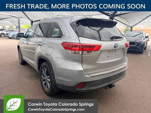 Used 2017 Toyota Highlander XLE AWD/4WD image 5