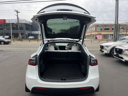 Used 2022 Tesla Model Y Performance image 23