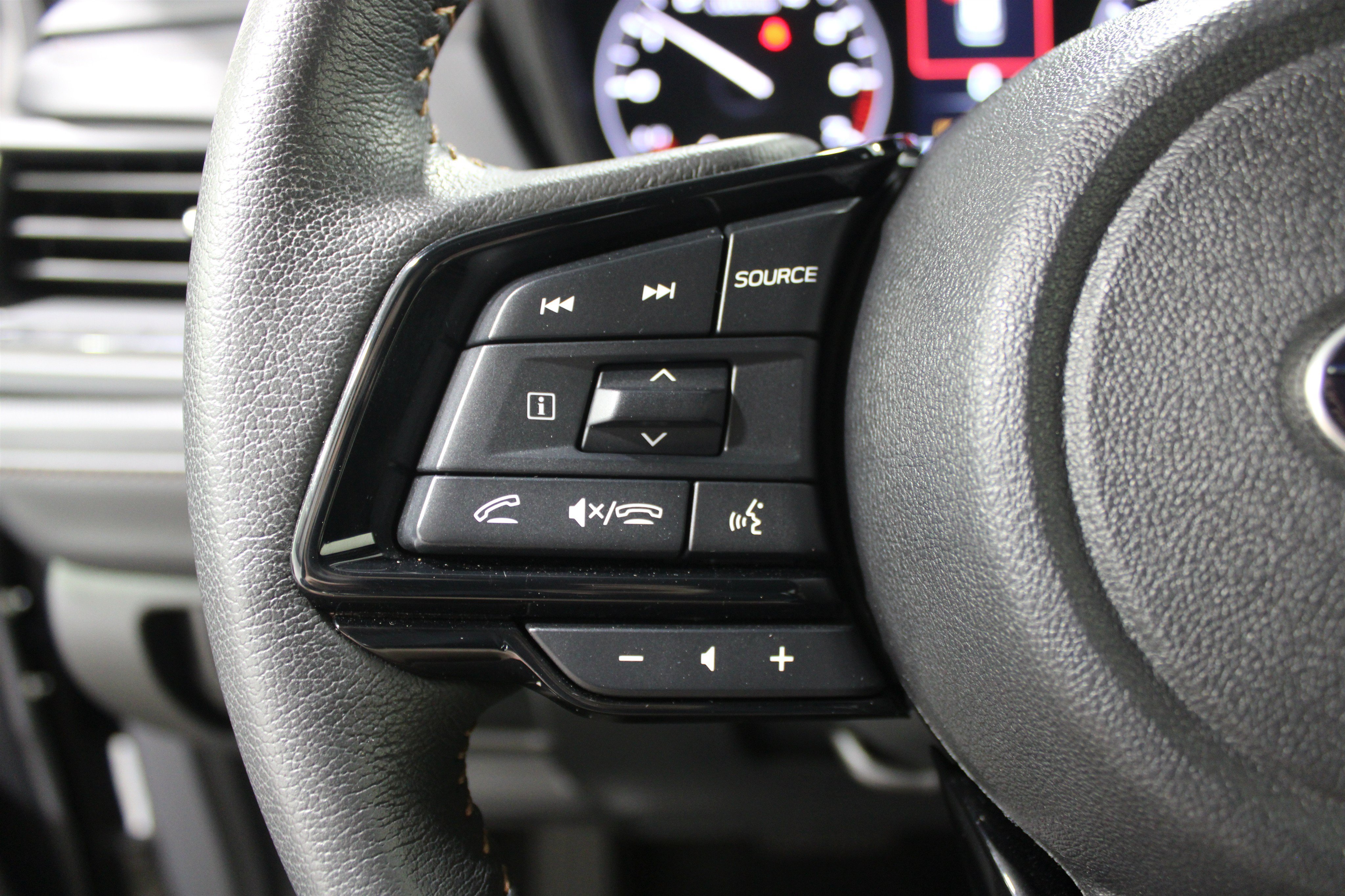 Used 2025 Subaru Forester Touring w/ Popular Package - Touring AWD/4WD image 19