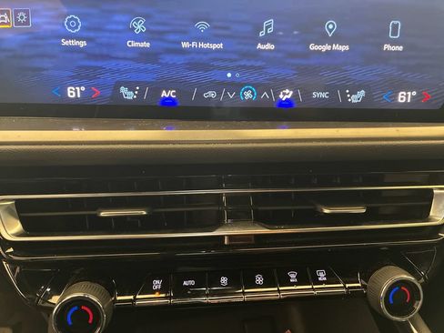 Used 2024 Chevrolet Traverse LT FWD image 21