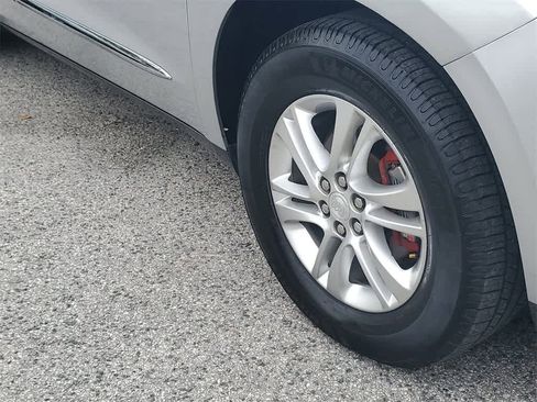 Used 2020 Buick Enclave Essence image 5