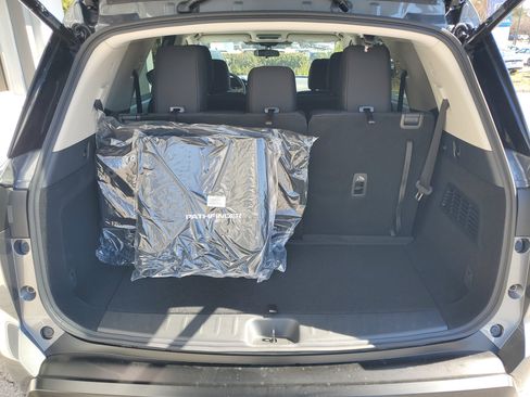 New 2026 Nissan Pathfinder SV image 6