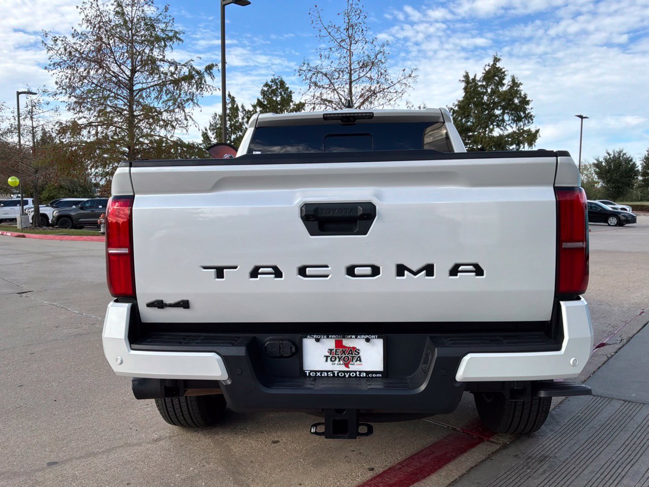 Used 2024 Toyota Tacoma TRD Sport w/ TRD Sport Premium Package AWD/4WD image 7