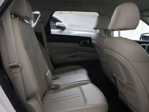 Used 2022 Kia Sorento S FWD image 12