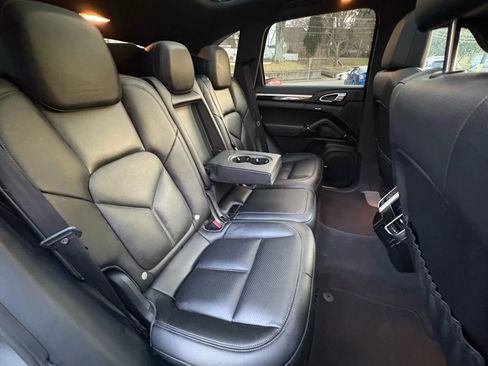 Used 2018 Porsche Cayenne image 19
