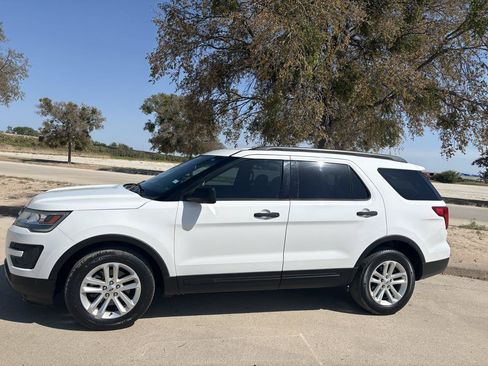 Used 2017 Ford Explorer FWD image 6