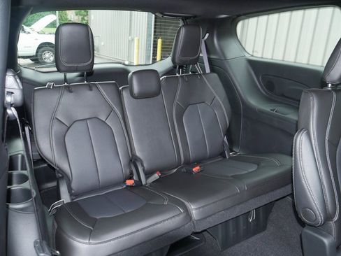 New 2026 Chrysler Pacifica Select image 25