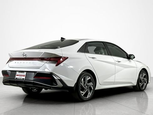 Used 2024 Hyundai Elantra SEL w/ Convenience Package FWD image 5