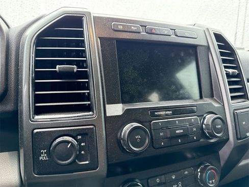 Used 2022 Ford F250 XLT w/ Black Appearance Package image 13