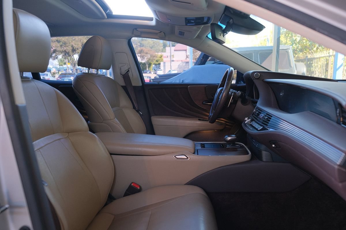 Used 2018 Lexus LS 500 w/ Accessory Package (Z2) RWD image 20