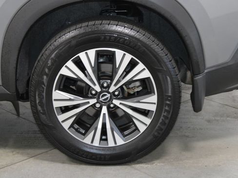 Used 2023 Nissan Rogue SV AWD/4WD image 16