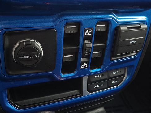 Used 2022 Jeep Wrangler Unlimited Sahara w/ Cold Weather Group image 16