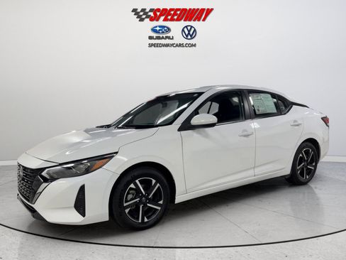 Used 2025 Nissan Sentra SV FWD image 11