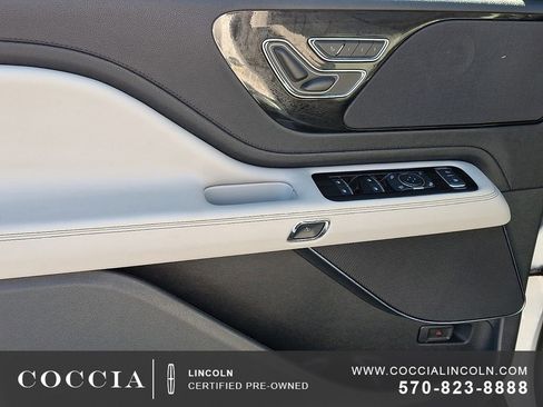 Certified 2025 Lincoln Aviator AWD image 13