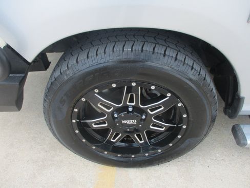 Used 2015 RAM 1500 Lone Star RWD image 3