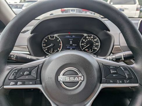 Used 2025 Nissan Altima 2.5 SV FWD image 34