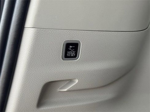 Used 2024 Jeep Wagoneer L Series II image 34