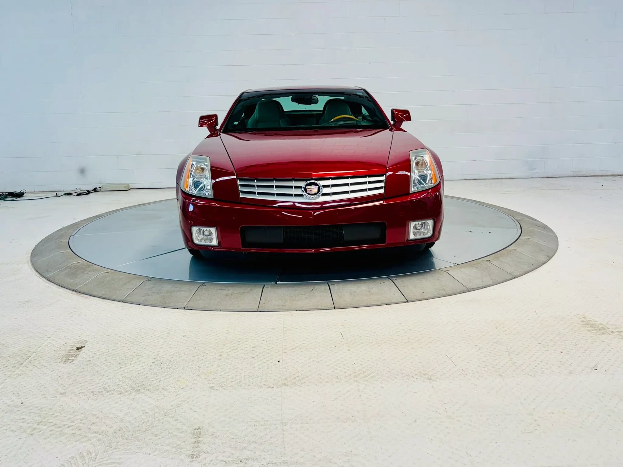 Used 2006 Cadillac XLR RWD image 32