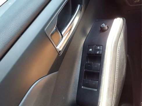 Used 2021 Toyota Highlander XLE AWD/4WD image 30