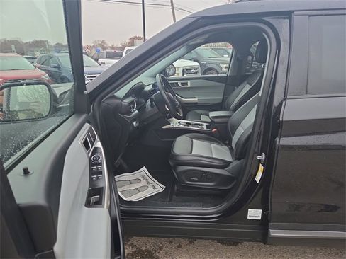 Certified 2022 Ford Explorer XLT w/ Equipment Group 202A image 34