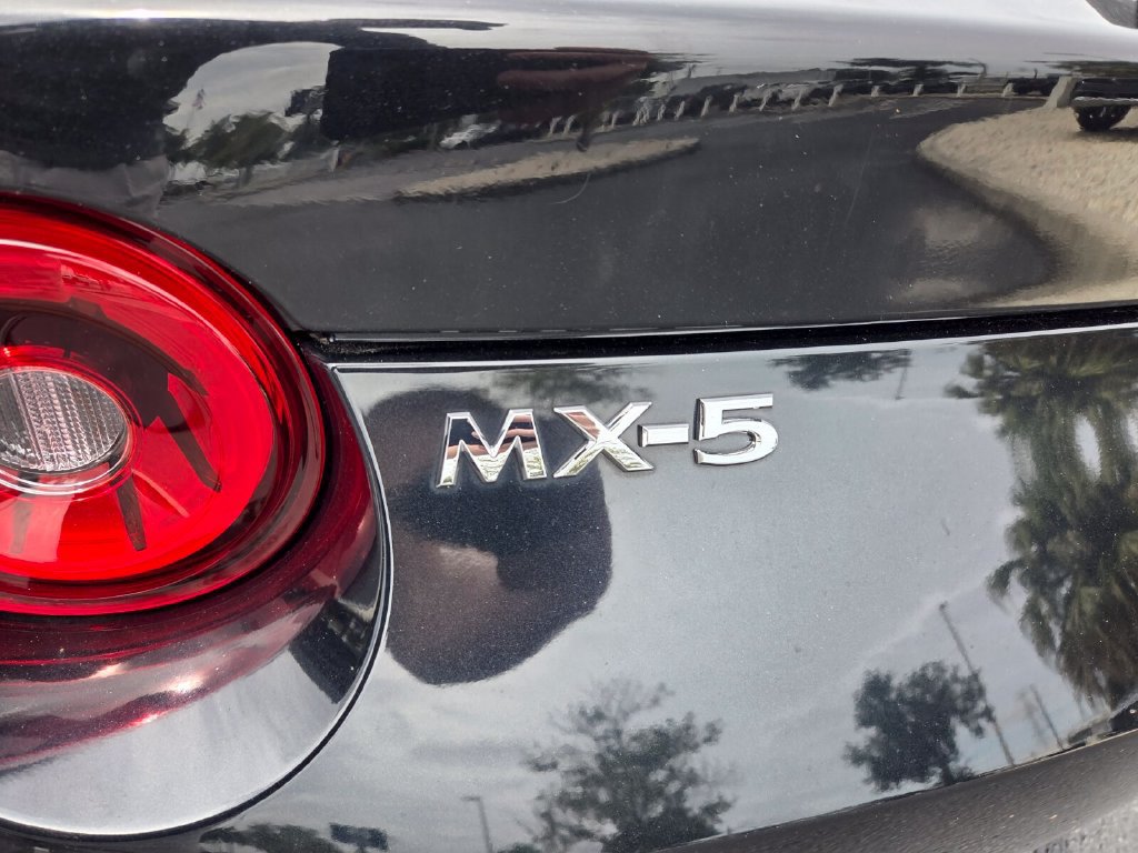 Used 2024 MAZDA MX-5 Miata Grand Touring RWD image 11