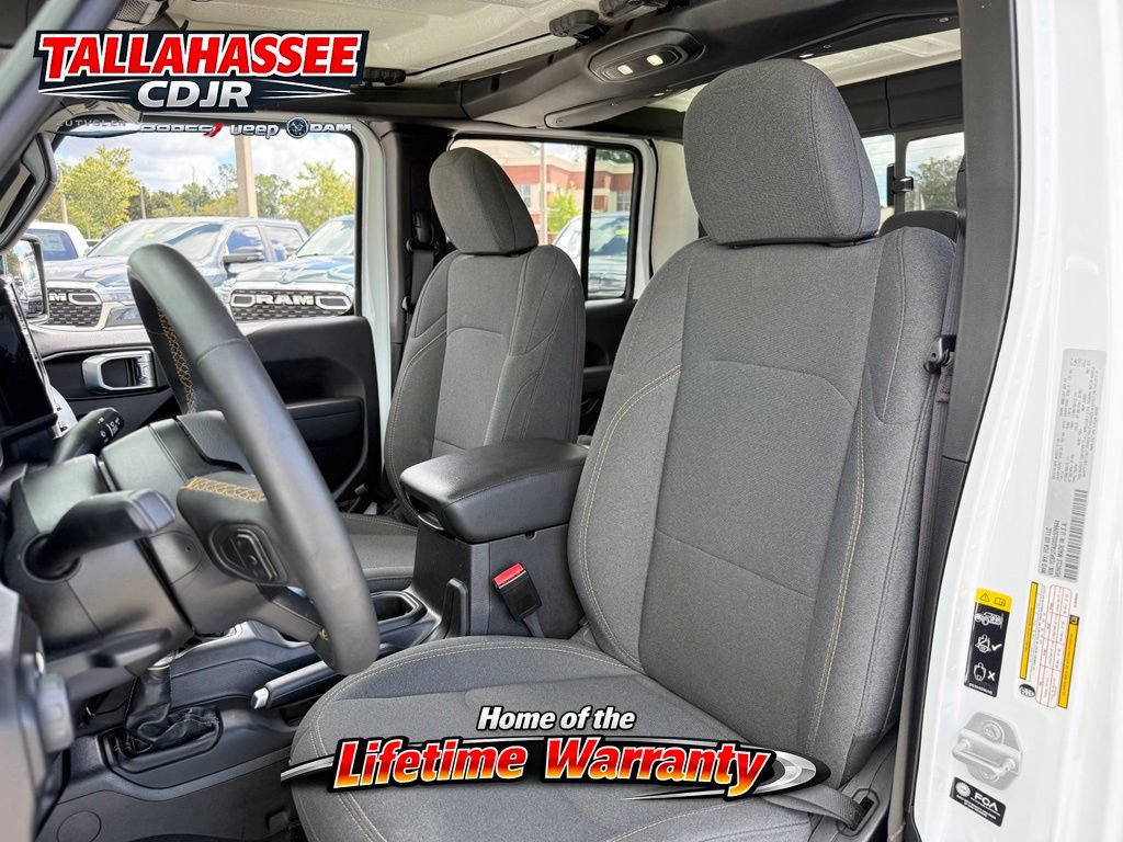 Used 2025 Jeep Gladiator Mojave AWD/4WD image 17