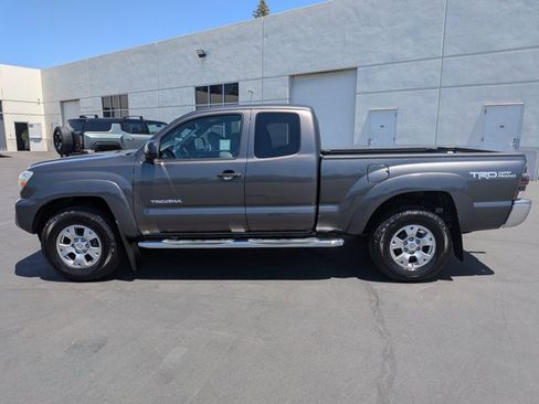 Used 2013 Toyota Tacoma PreRunner w/ TRD Off-Road Pkg RWD image 9