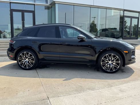New 2026 Porsche Macan image 8