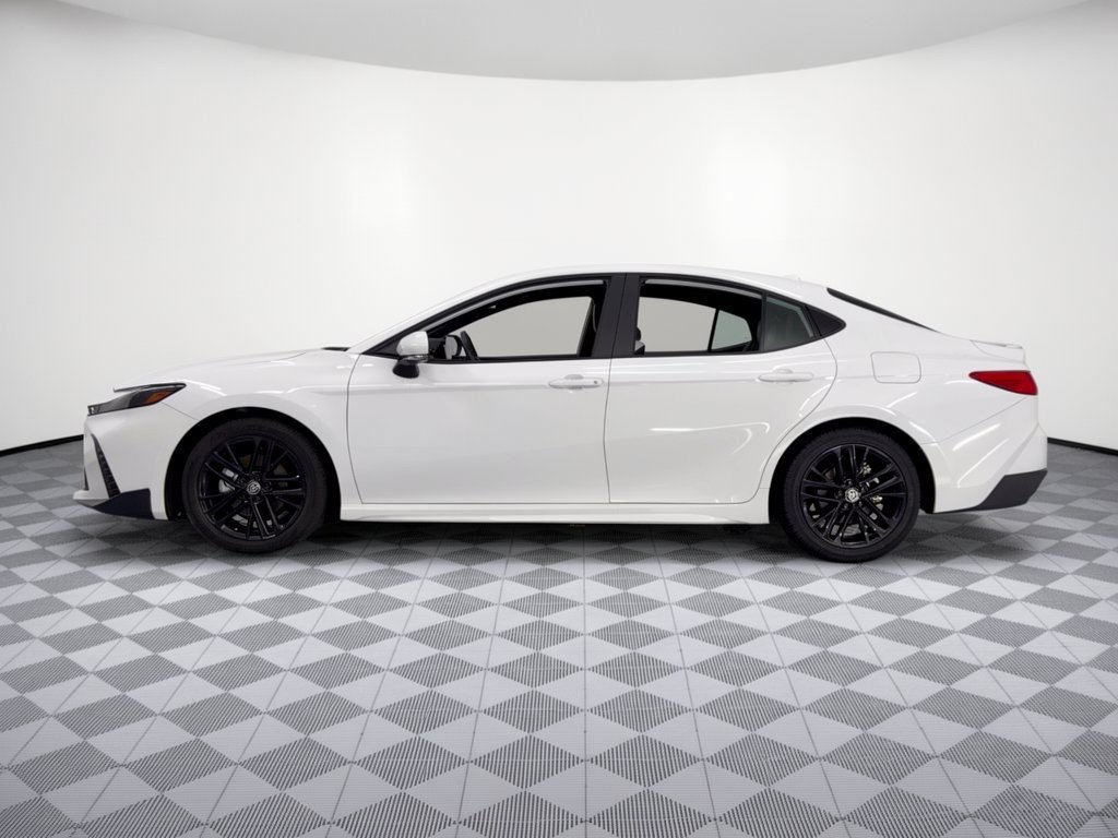 Used 2025 Toyota Camry SE w/ Convenience Package FWD image 2