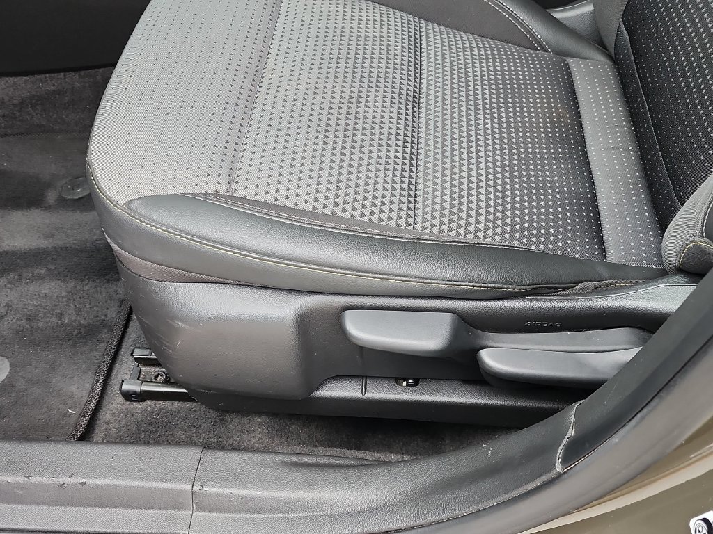 Used 2024 Chevrolet Trax LT FWD image 12