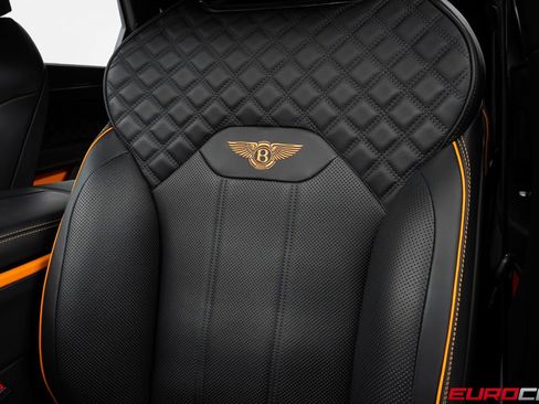Used 2025 Bentley Bentayga AWD/4WD image 42