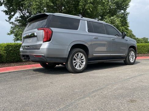 Used 2023 GMC Yukon XL SLT AWD/4WD image 3